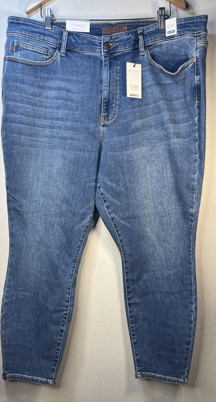 Judy Blue 24W High Waist Relaxed Fit 5 Pocket Jean Size 24 W Skinny Slimming NWT